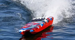 Radiostyrd båt som hobby för både barn och vuxna