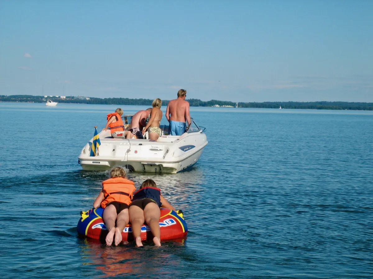 Åka ring efter båt – regler och säkerhet
